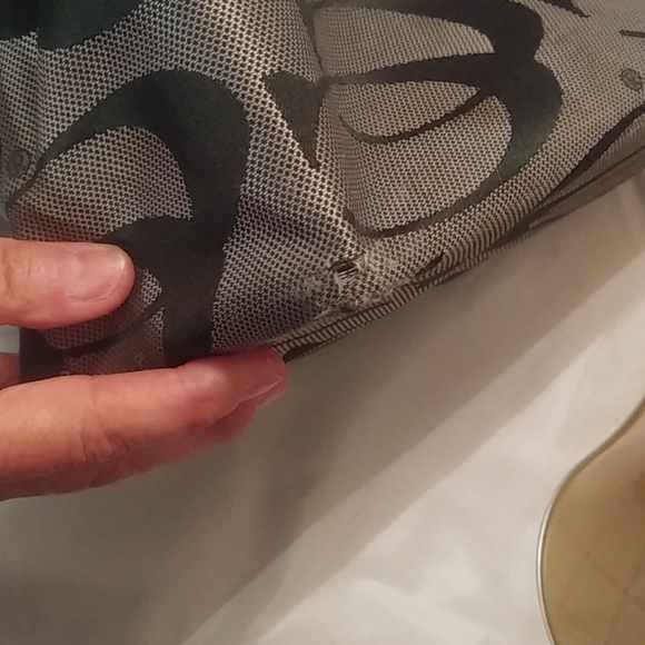 Essential Tote - Picture 6 of 6